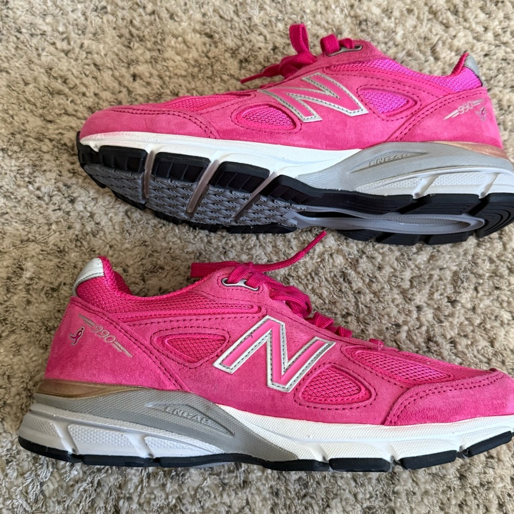 New Balance Women’s 990 Breast Cancer Awareness
Edition in Pink - Size 7.5